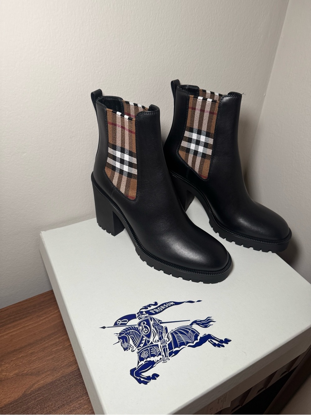 Burberry Black Leather Chelsea Ankle Boots with Signature Check - Picture 4 of 5